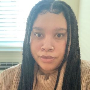 Meet your Posher, Alexis